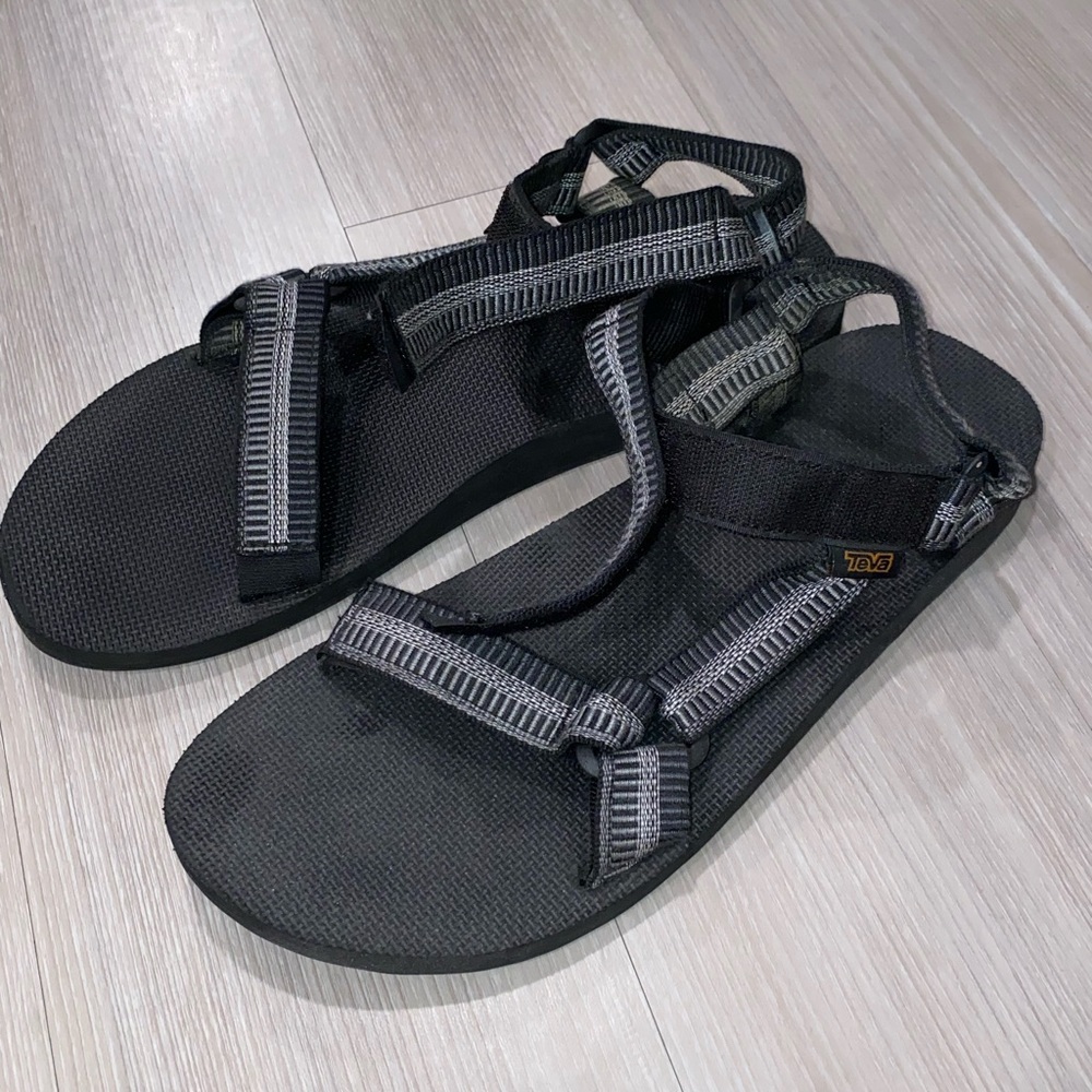 Men’s black size 11 Teva’s- Never worn